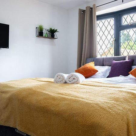 7 Guests - 4 Bedroom - Free Wi-Fi - Kettering Exterior foto