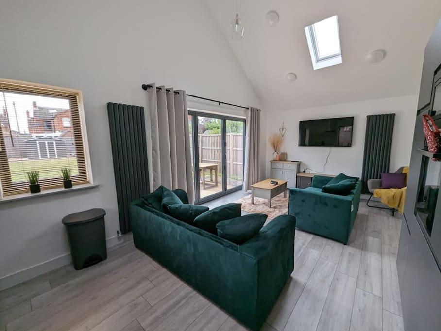 7 Guests - 4 Bedroom - Free Wi-Fi - Kettering Exterior foto