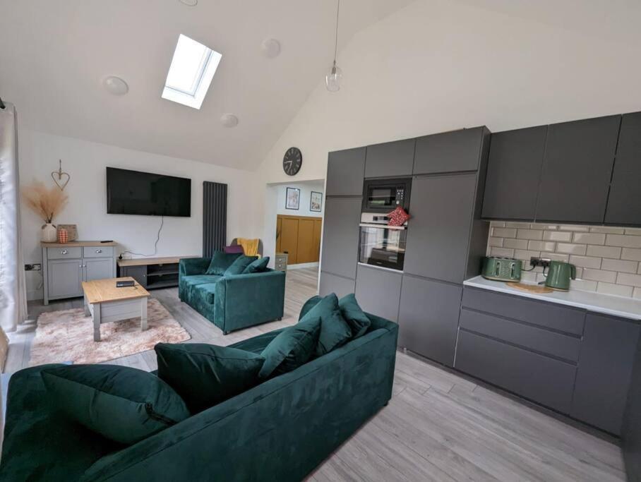 7 Guests - 4 Bedroom - Free Wi-Fi - Kettering Exterior foto