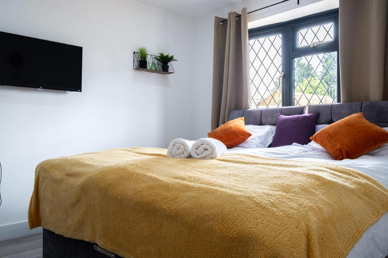 7 Guests - 4 Bedroom - Free Wi-Fi - Kettering Exterior foto