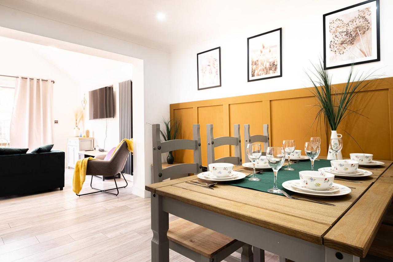 7 Guests - 4 Bedroom - Free Wi-Fi - Kettering Exterior foto