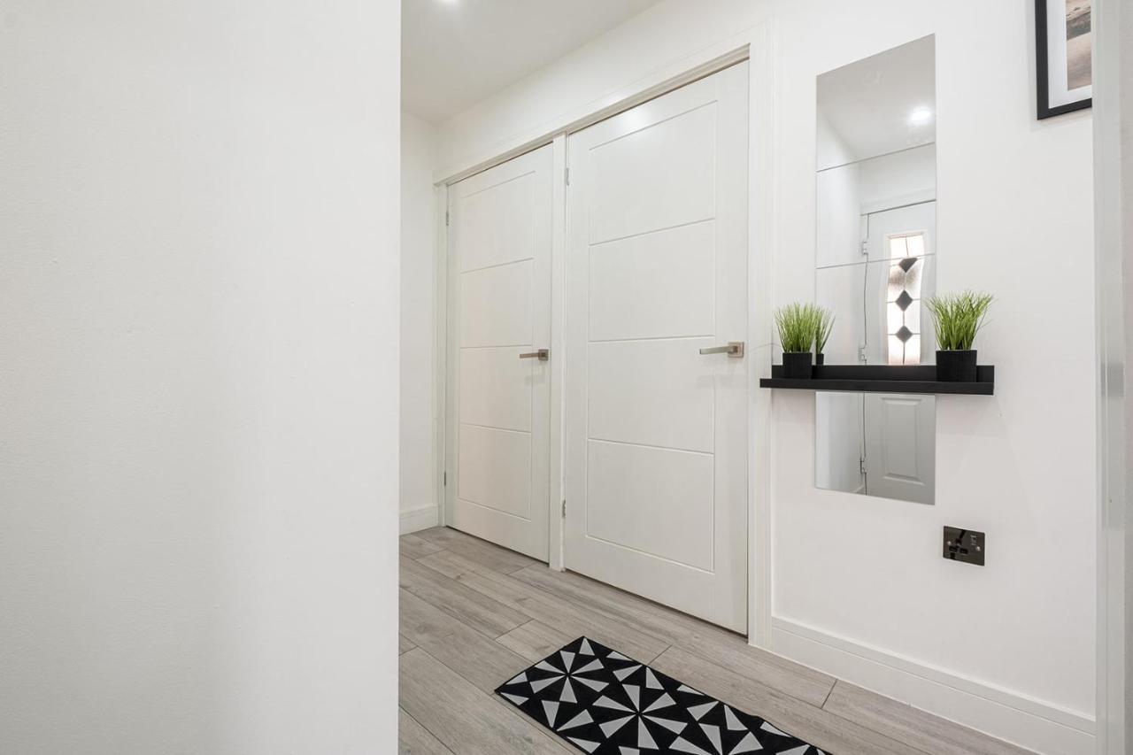 7 Guests - 4 Bedroom - Free Wi-Fi - Kettering Exterior foto