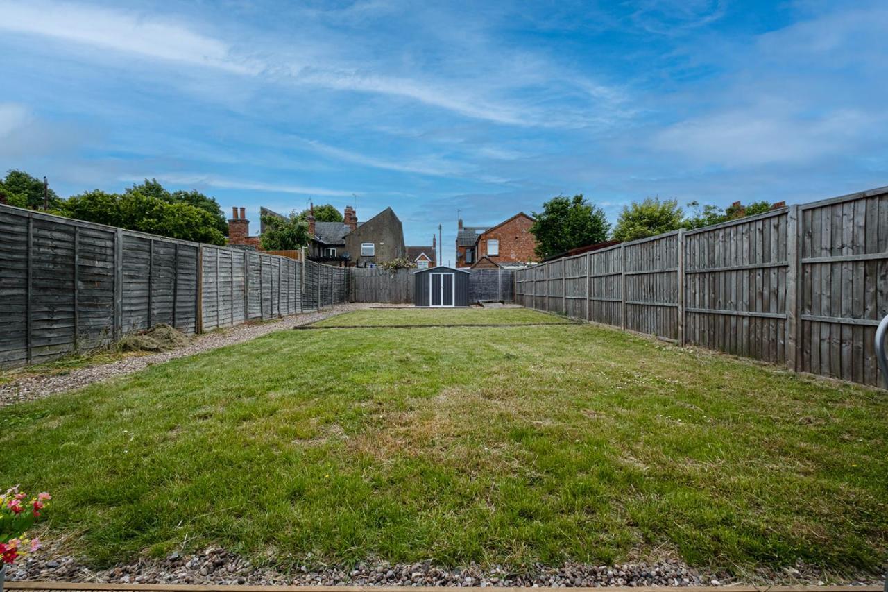 7 Guests - 4 Bedroom - Free Wi-Fi - Kettering Exterior foto