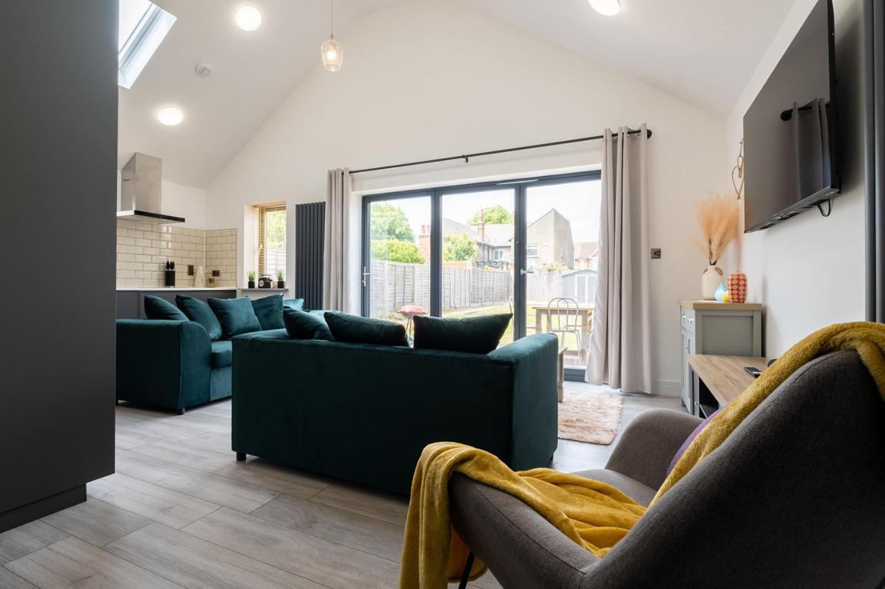 7 Guests - 4 Bedroom - Free Wi-Fi - Kettering Exterior foto