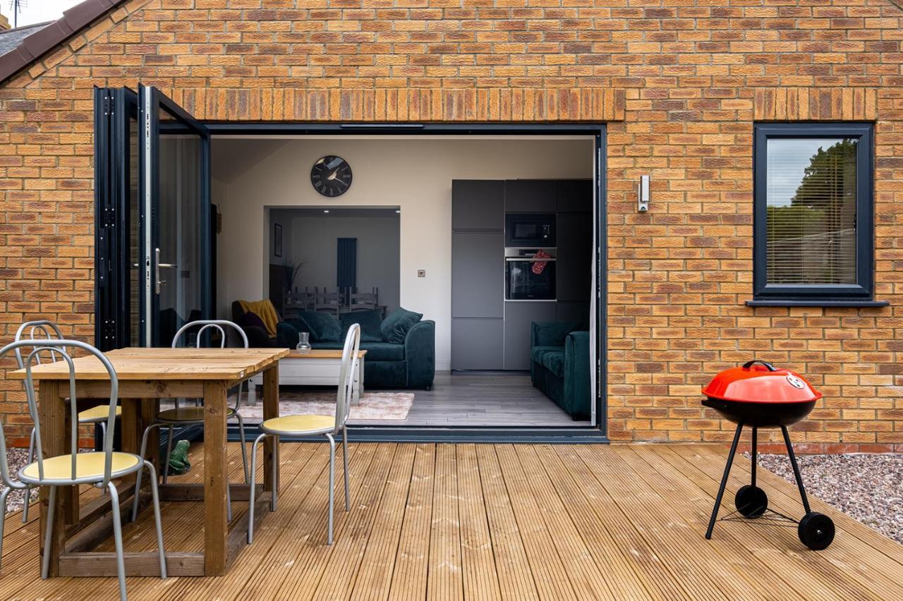 7 Guests - 4 Bedroom - Free Wi-Fi - Kettering Exterior foto