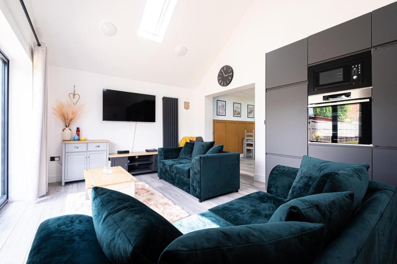 7 Guests - 4 Bedroom - Free Wi-Fi - Kettering Exterior foto
