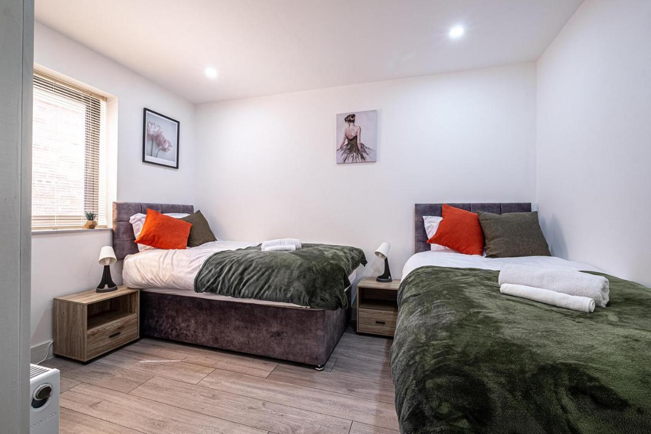 7 Guests - 4 Bedroom - Free Wi-Fi - Kettering Exterior foto
